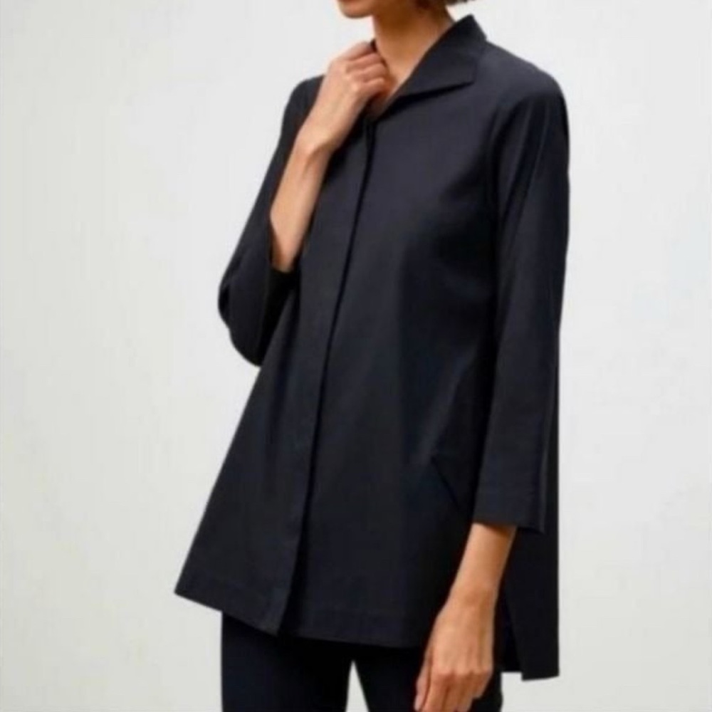 Elegant Black buttoned top